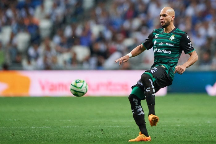 Matheus Dória durante el Monterrey conta Santos 