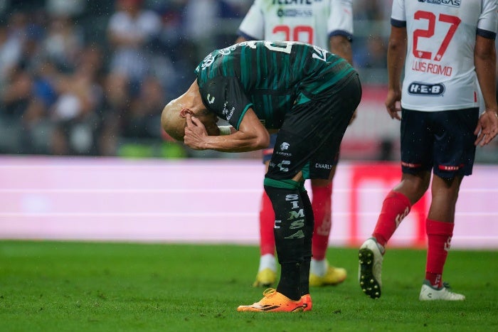 Matheus Dória durante el Monterrey conta Santos 