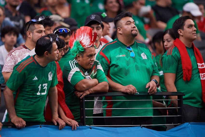 Afición mexicana en el juego vs Estados Unidos