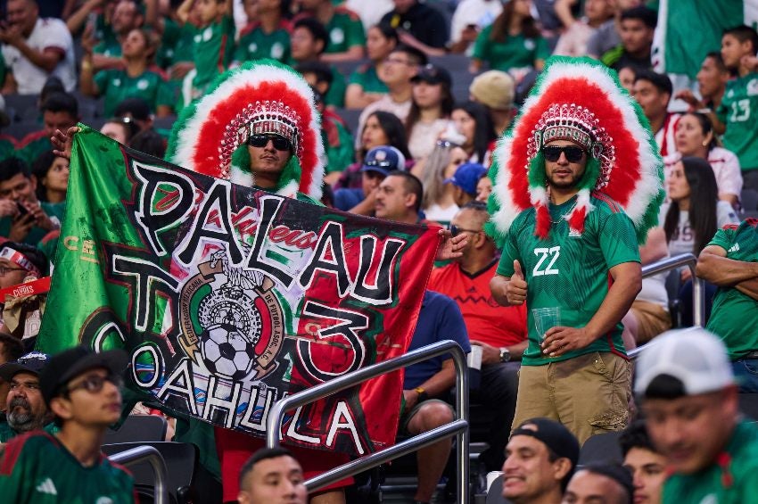 Afición mexicana en el juego vs Estados Unidos