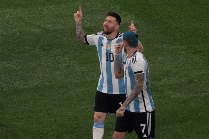 Messi celebra su gol en el partido contra Australia