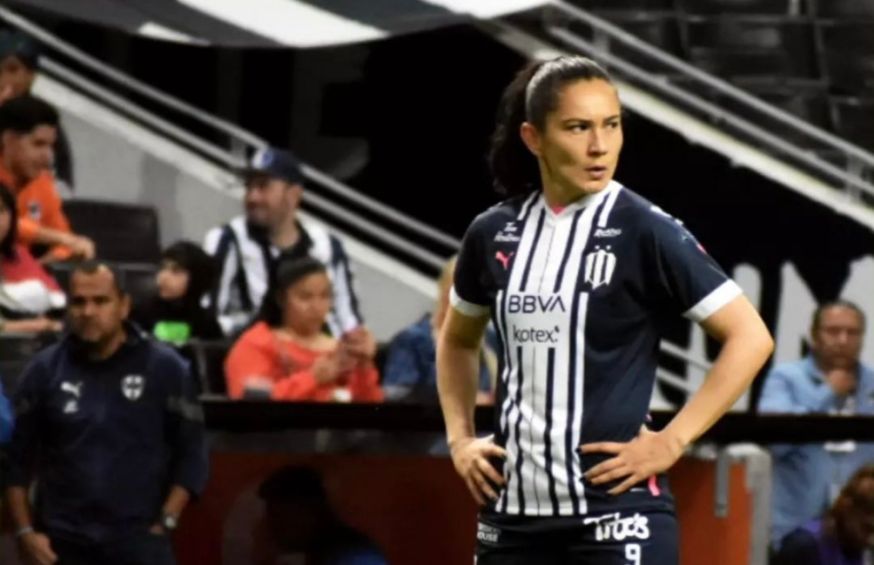 Desirée Monsiváis durante un partido con Monterrey