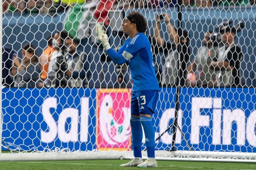 Memo Ochoa en el juego ante Estados Unidos