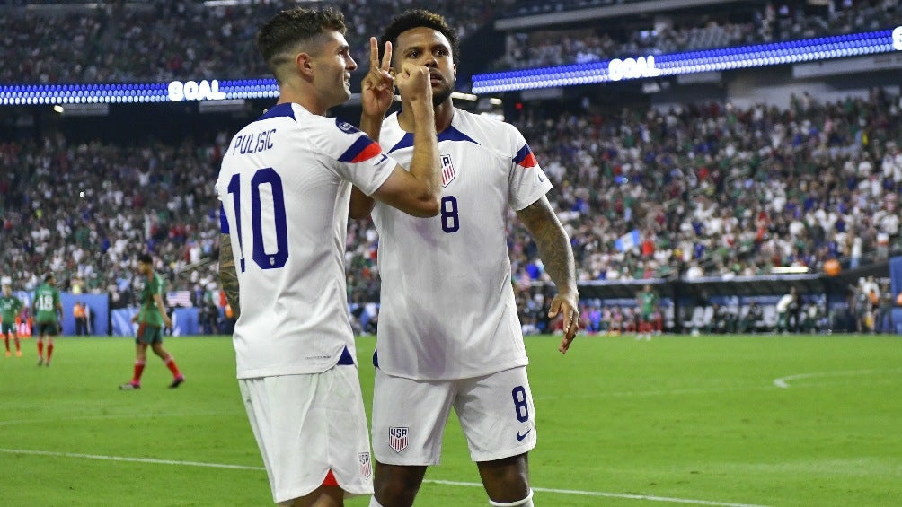 Pulisic y McKennie en celebración de gol