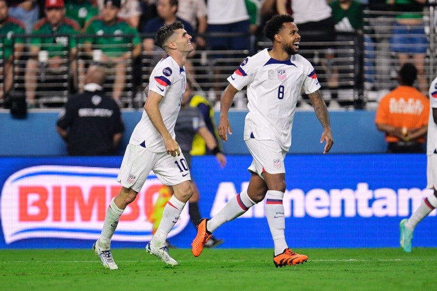 Pulisic y McKennie en celebración de gol