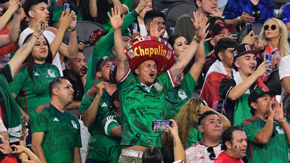 Afición mexicana en el juego vs Estados Unidos