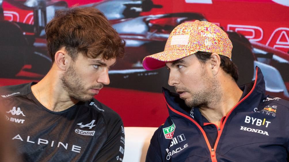 Checo Pérez junto a Pierre Gasly