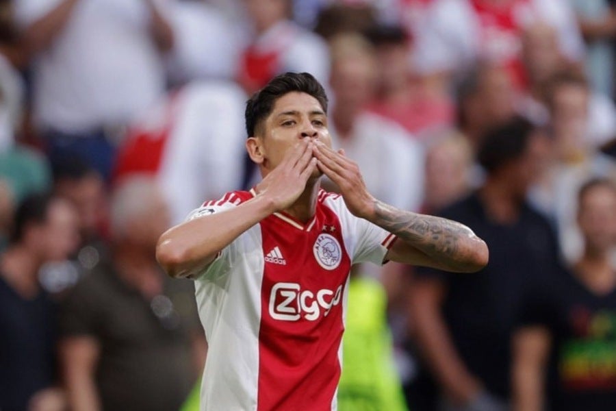 Edson Álvarez festejando un gol con el Ajax