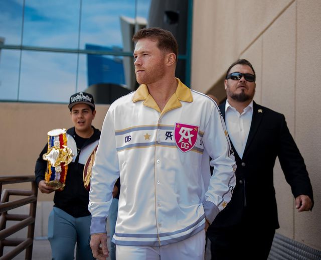 Canelo con un atuendo Dolce & Gabbana