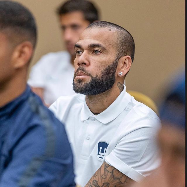 Dani Alves con Pumas