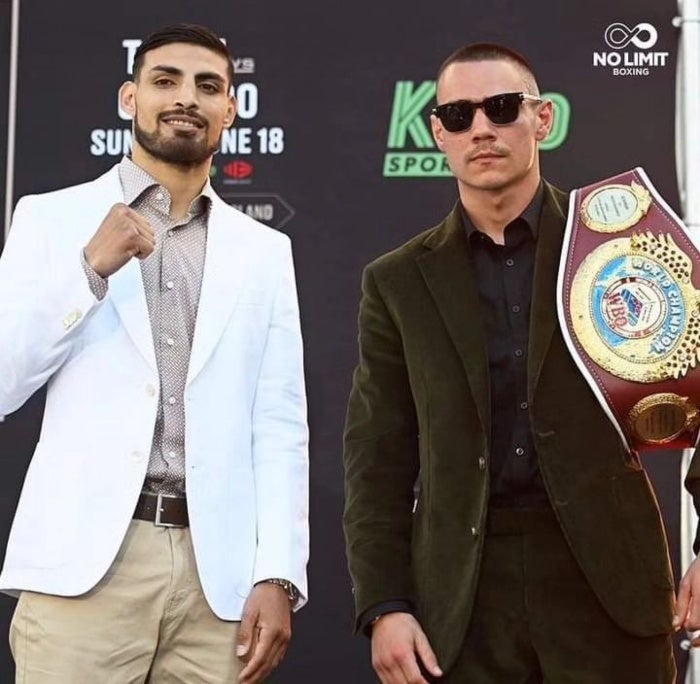 Carlos Ocampo y Tim Tszyu posan para una foto