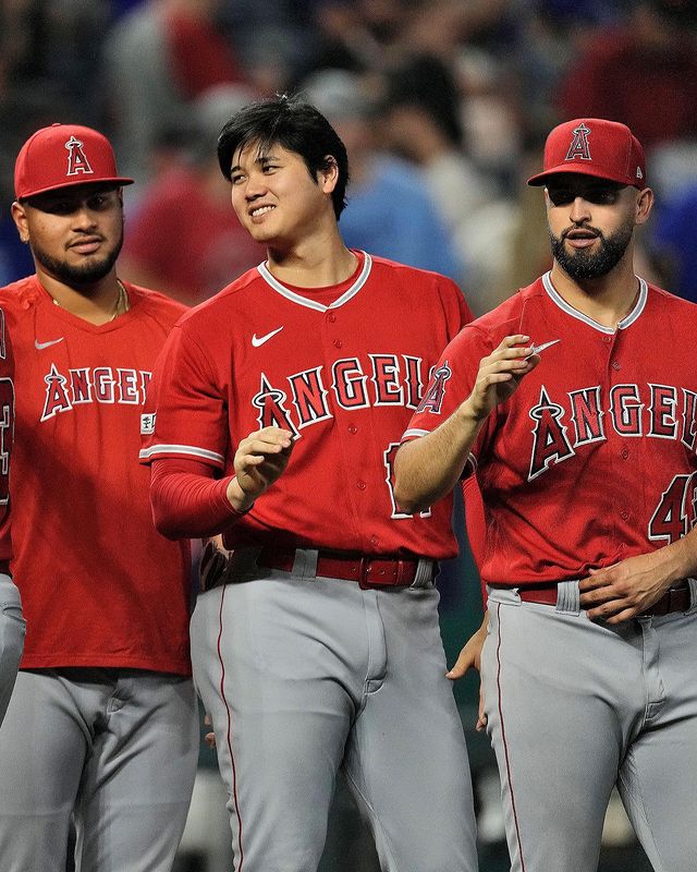 Patrick Sandoval con Shohei Ohtani ante Royals de KC