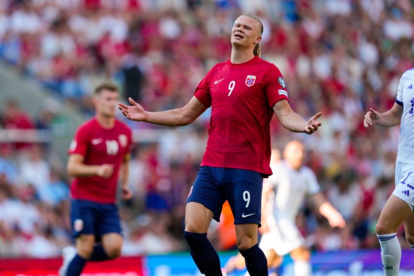 Haaland durante el partido entre Noruega y Escocia