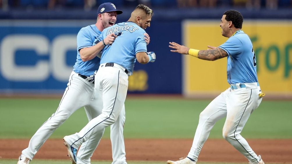 Paredes festeja durante un juego 