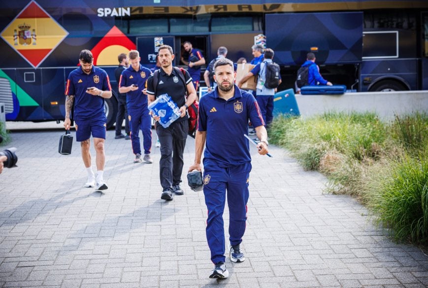 Jugadores de España llegando al entrenamiento 