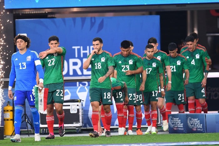 Jugadores de la Selección Mexicana al iniciar el partido