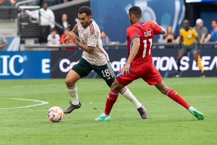 Luis Chávez durante el partido ante Panamá