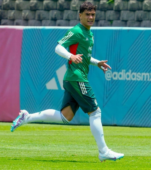 Luca Martínez en un entrenamiento con México
