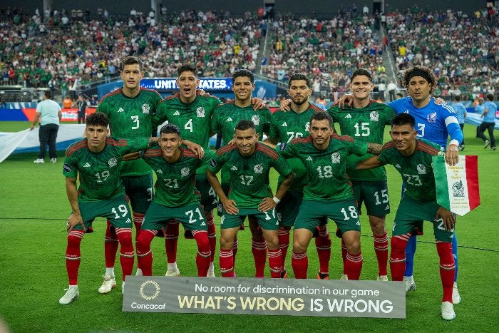 Jugadores de la Selección Mexicana al iniciar el partido