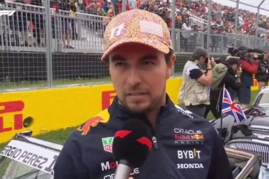 Checo Pérez hablando previo al Gran Premio de Canadá