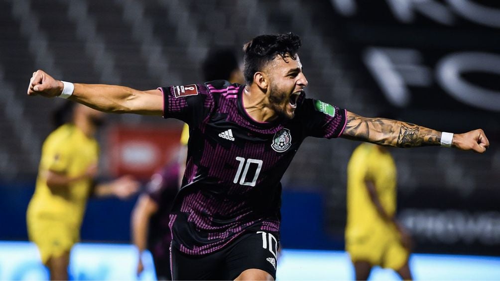 Vega celebrando con el Tri