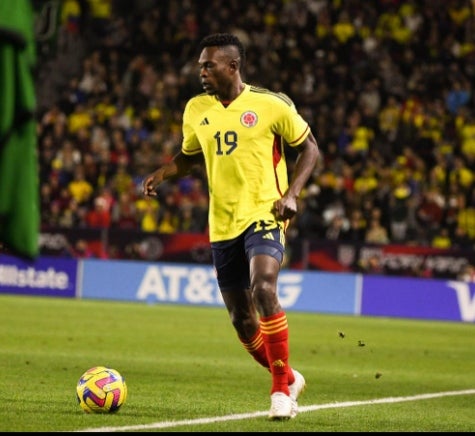 Cambindo en un partido con la Selección de Colombia