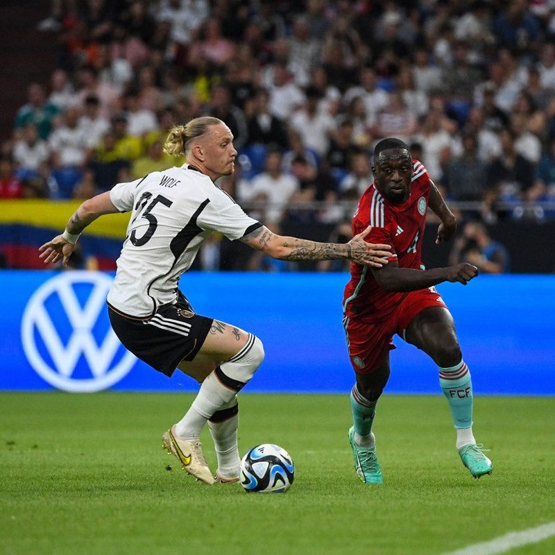 Alemania y Colombia disputando un partido 