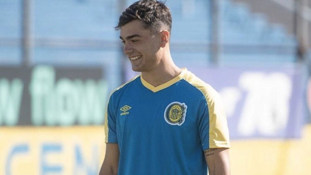 El delantero durante una practica en Rosario Central