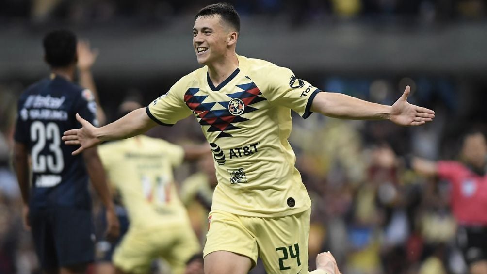 Viñas celebrando un gol con América