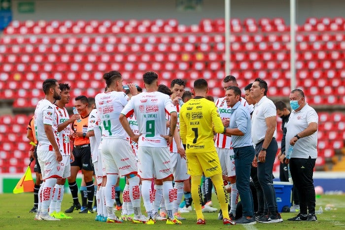 Lozano charla con los jugadores de Necaxa