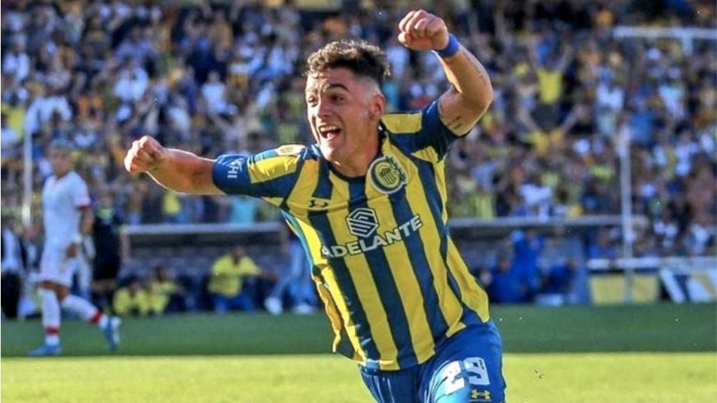 Martínez Dupuy celebrando un gol con Rosario Central