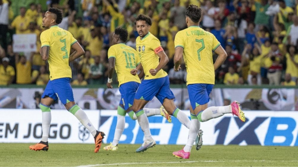 Marquinhos marcó un autogol y el descuento para Brasil