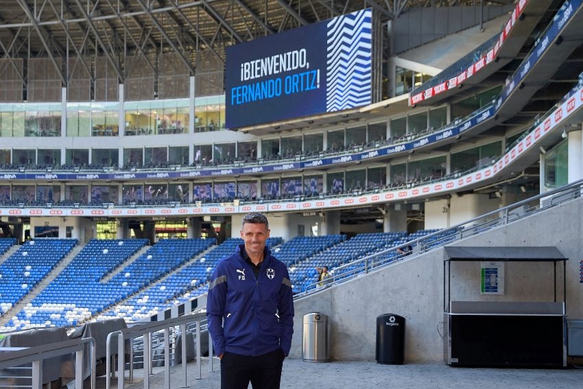 Tano Ortiz en su presentación con Rayados