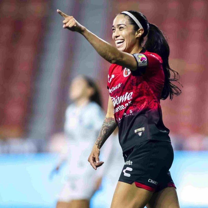 Renae Cuellar celebra un gol con Xolas