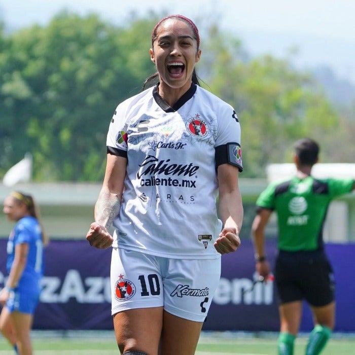 Renae Cuellar celebra un gol con Xolas