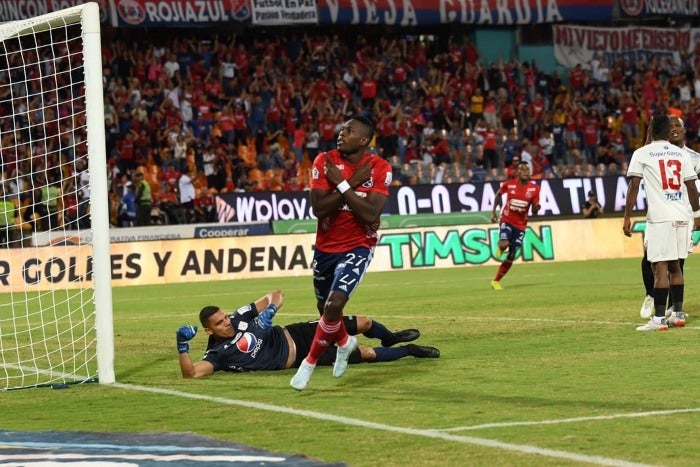 Diber Cambindo celebra un gol con el Deportivo Independiente Medellín 