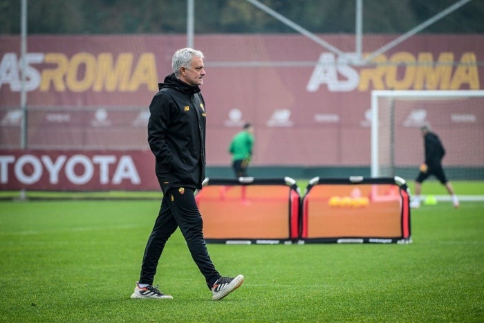 José Mourinho en un entrenamiento con la Roma