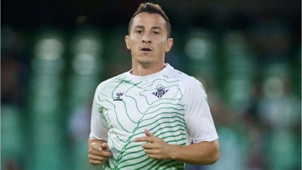 Guardado durante un calentamiento con el Betis