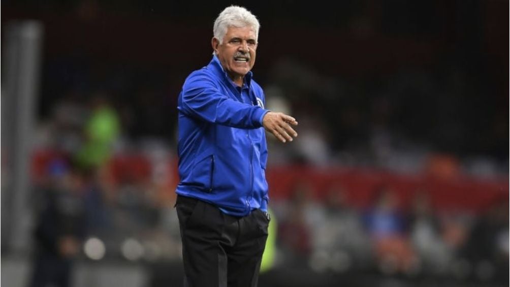 Ricardo Ferretti dirigiendo a Cruz Azul