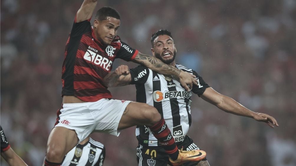 Nathan Silva en un juego ante Flamengo