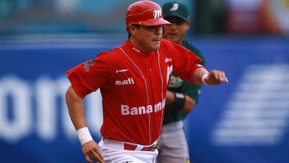 Víctor 'Flamingo' Bojórquez en partido con Diablos