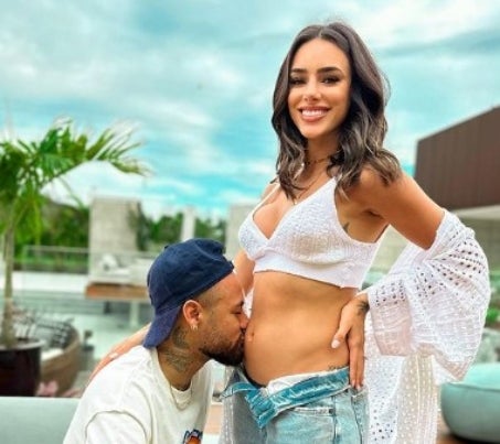 Neymar y Bruna esperando a su hijo