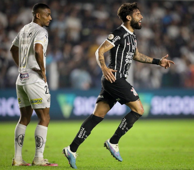 Corinthians ceebrando el primer gol del partido 