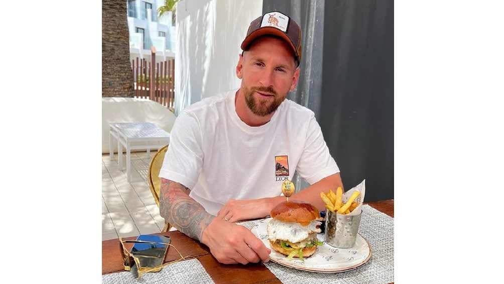 Messi sigue disfrutando de la comida