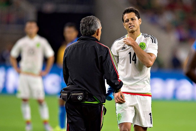 'Chicharito' jugando un amistoso contra Honduras 