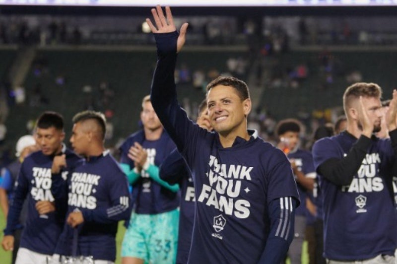 Hernández agradeciendo a la afición del Galaxy 