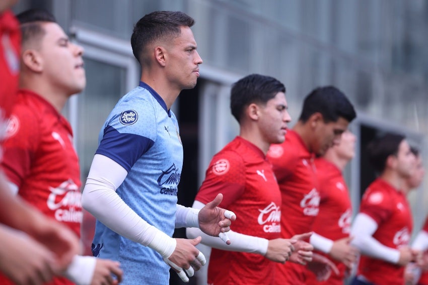 Óscar Whalley en entrenamiento con las Chivas