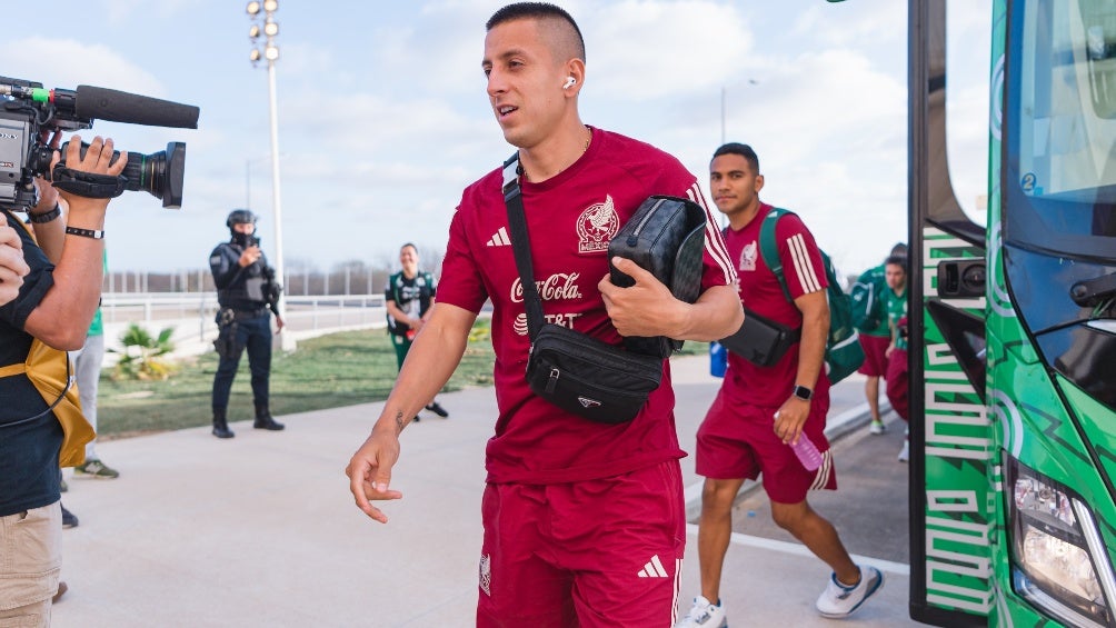 Piojo Alvarado con la Selección Mexicana