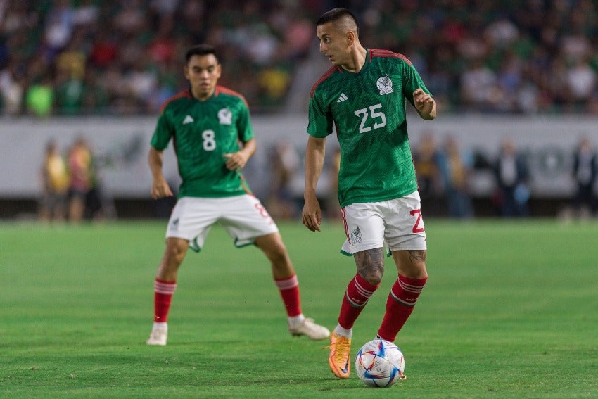 Piojo Alvarado con la Selección Mexicana