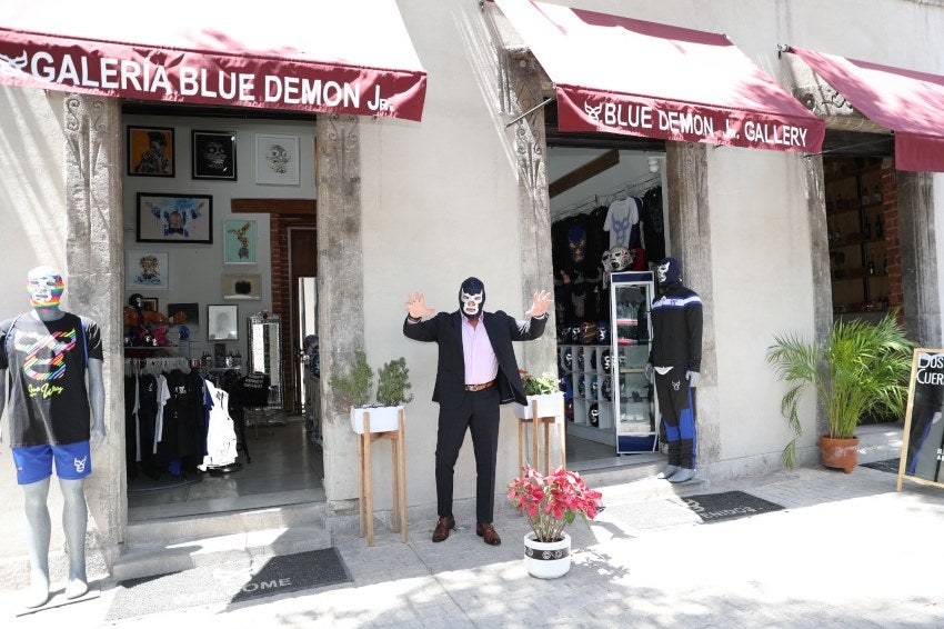 Blue Demon Jr. celebra aniversario de su galería